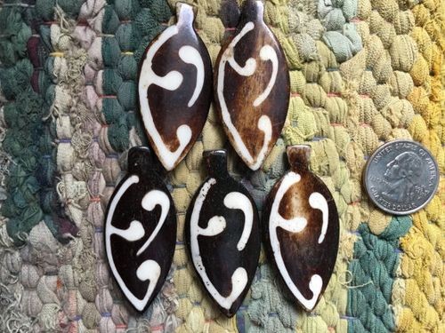 5 PCS Ebony Buffalo Bone Leaf Pendants with Batiking
