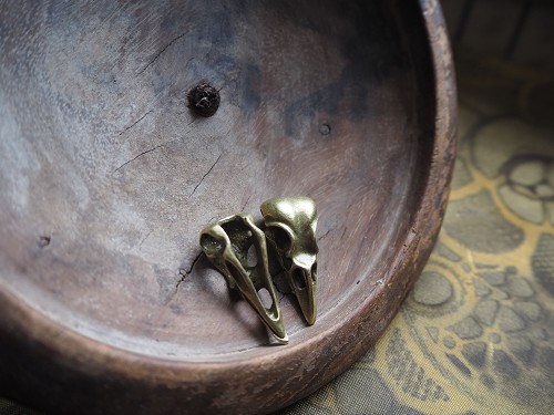 Antique Bronze Medium 32mm Crow or Raven Skull Pendant or Charm  BUY MORE AND SAVE!